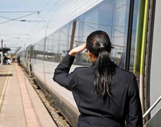 ASPIRANTE
CAPOTRENO DISCRIMINATA PERCHE' TROPPO BASSA 4 capo - ASPIRANTE
CAPOTRENO DISCRIMINATA PERCHE' TROPPO BASSA
