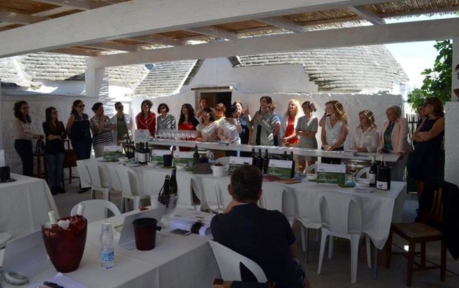 LA
FESTA DELLE DONNE DEL VINO: IN PUGLIA SI RACCONTA LA PARTE FEMMINILE
DEL COMPARTO PRODUTTIVO 4 ddv - LA
FESTA DELLE DONNE DEL VINO: IN PUGLIA SI RACCONTA LA PARTE FEMMINILE
DEL COMPARTO PRODUTTIVO