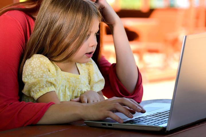 FAMIGLIA 
 E TECNOLOGIE: UN RAPPORTO CHE FUNZIONA, SE UNITO ALL'EDUCAZIONE 4 ft - FAMIGLIA 
 E TECNOLOGIE: UN RAPPORTO CHE FUNZIONA, SE UNITO ALL'EDUCAZIONE