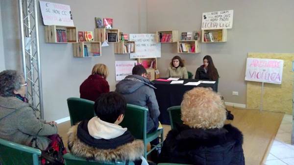 VOGLIAMO 
 UNA CASA DELLE DONNE 4 vcd - VOGLIAMO 
 UNA CASA DELLE DONNE