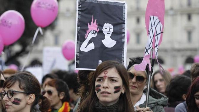 MOLESTIE 
 SESSUALI, I NUMERI DELL'ISTAT: TRA LE DONNE 8,8 MILIONI DI VITTIME 4 vz1817 - MOLESTIE 
 SESSUALI, I NUMERI DELL'ISTAT: TRA LE DONNE 8,8 MILIONI DI VITTIME