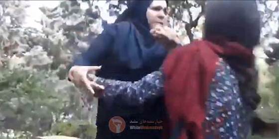 iran1803 - IL  VIDEO DELLA DONNA AGGREDITA DALLA "POLIZIA MORALE"  DELL'IRAN