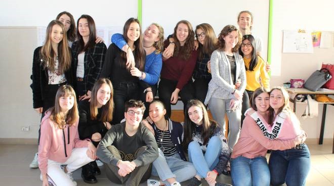 ASTI, AL LICEO MONTI SI PRESENTA IL PROGETTO SOS DONNA 4 sos -
ASTI, AL LICEO MONTI SI PRESENTA IL PROGETTO SOS DONNA